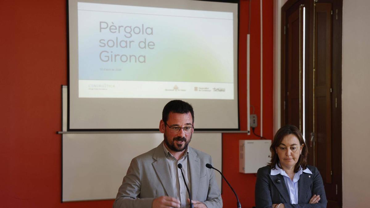 Presenten el conveni per posar plaques solars a la futura pergola solar del parc central