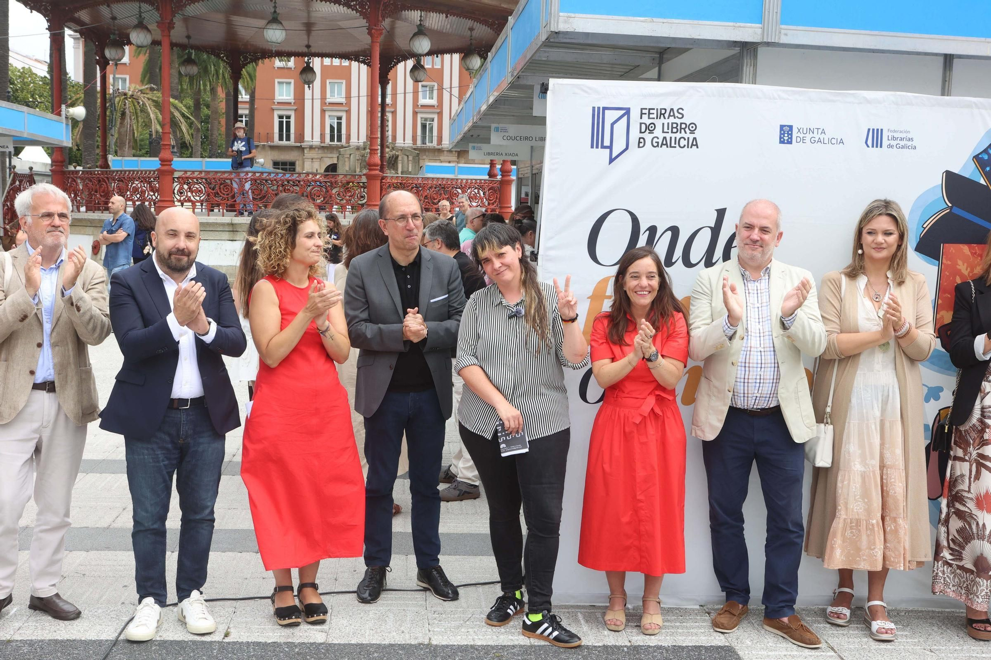 A poeta e música Lucía Aldao abre a Feira do Libro: «Sen relato non hai identidade»