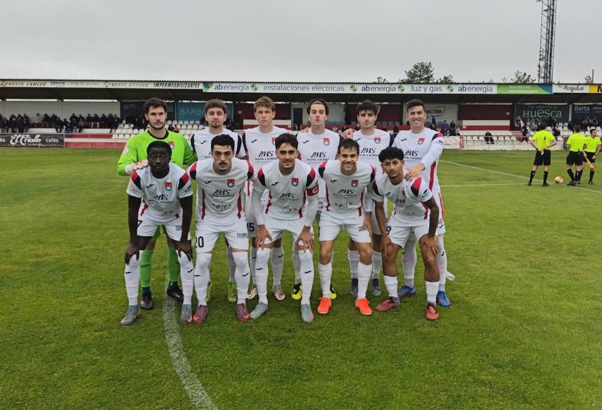 Formación inicial del Porreres en el campo del Barbastro