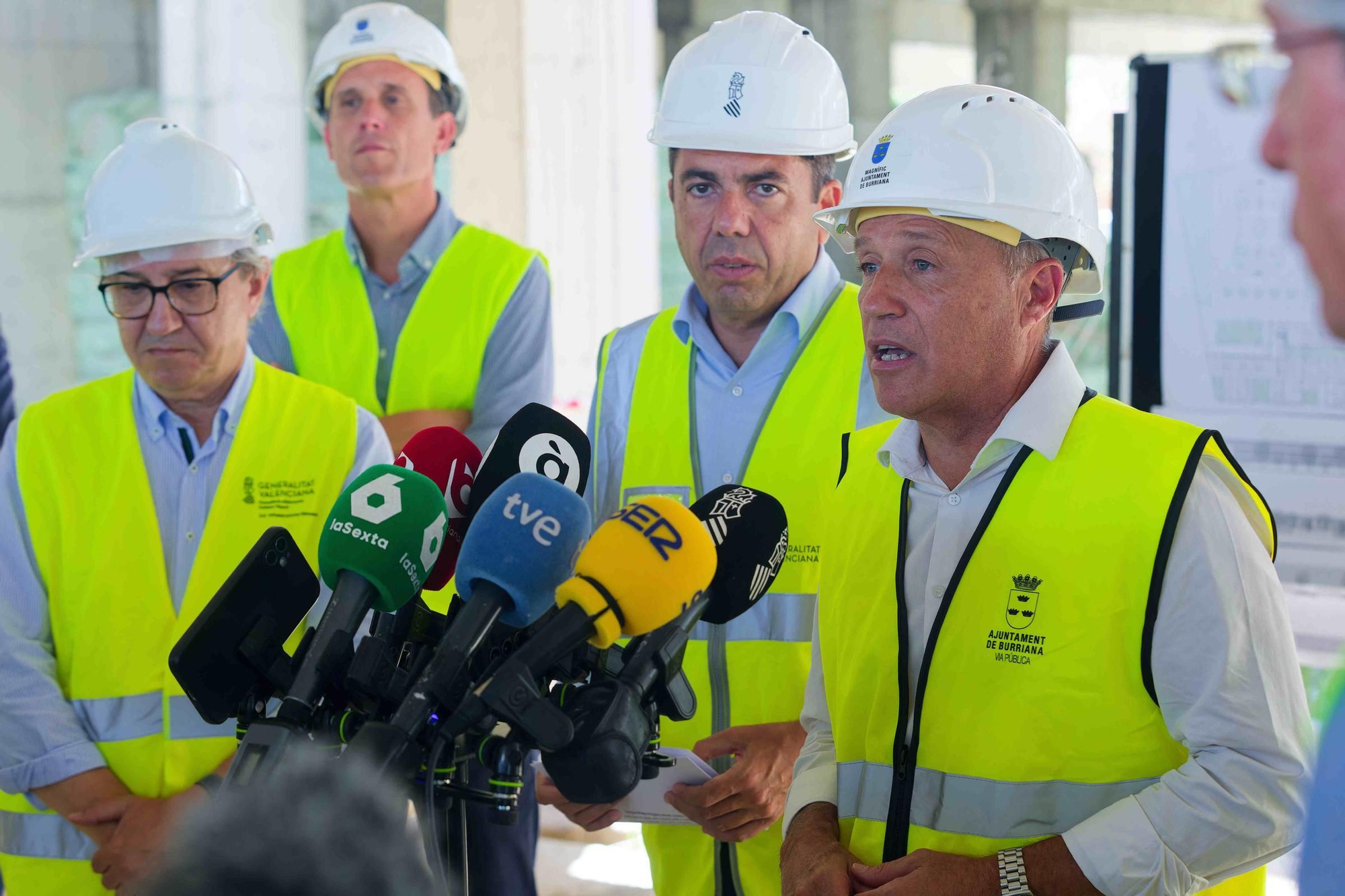 Visita de Mazón al futuro IES Jaume I de Burriana