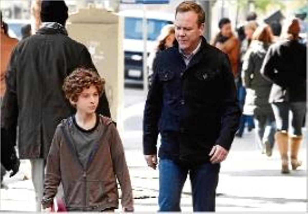 Jake, un nen que pot veure coses invisibles, i el seu pare.