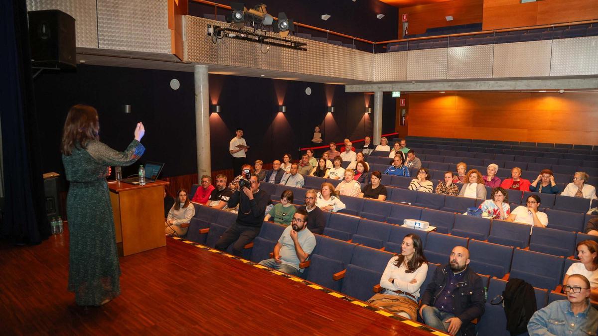 Encuentro en Os Mallos acerca del futuro del bus urbano