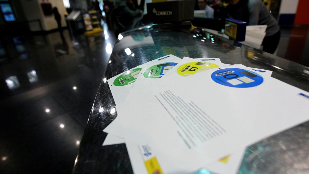 Etiqueta de la DGT ¿Dónde y cómo puedes conseguirla?