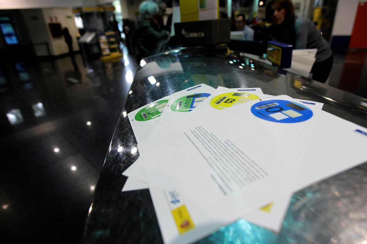 Etiqueta de la DGT ¿Dónde y cómo puedes conseguirla?