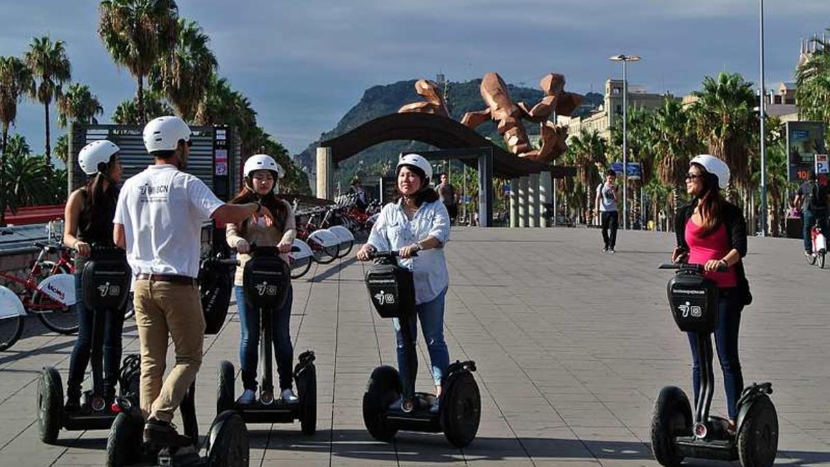 Los 'segways&quot; solo podrán circular por dos rutas determinadas de la Ciutat Vella.