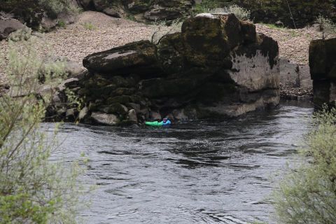 Búsqueda por agua y aire del joven arrastrado por el río en Arbo