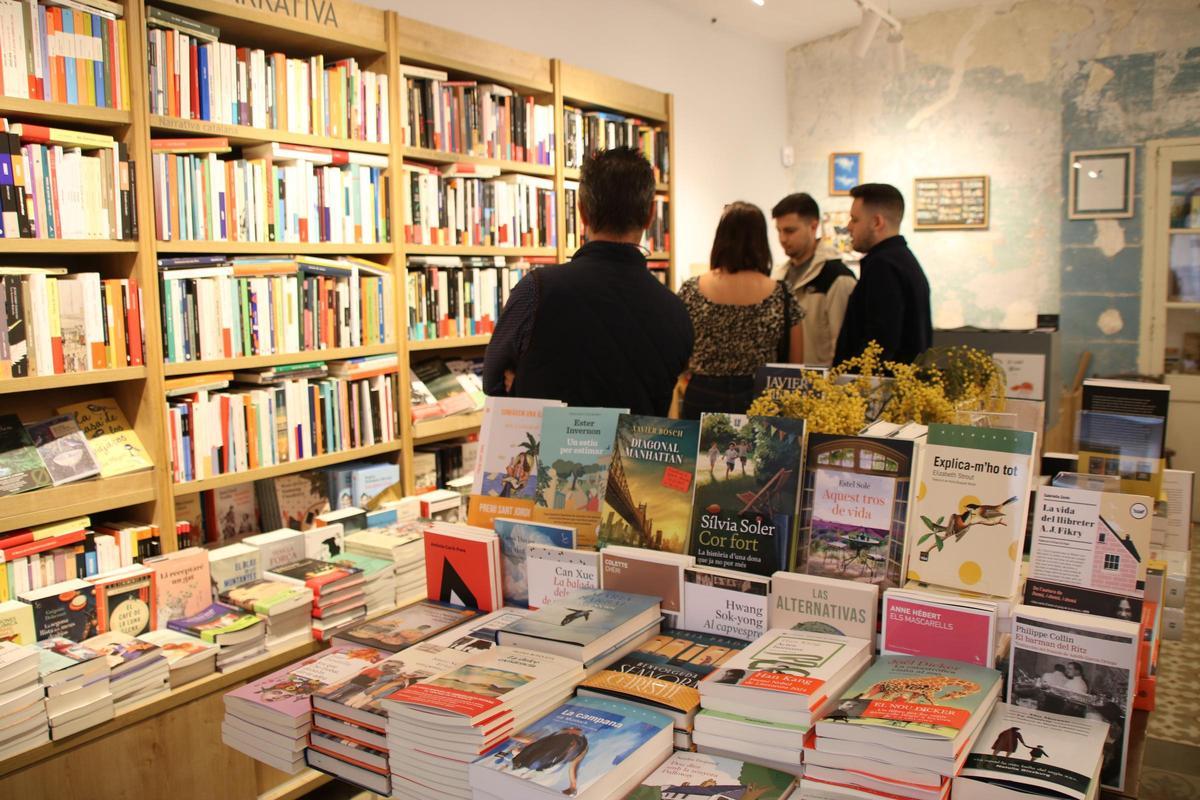 Calonge calienta motores para su cuarta diada de Sant Jordi desde que es villa de libros y “consolida” la apuesta