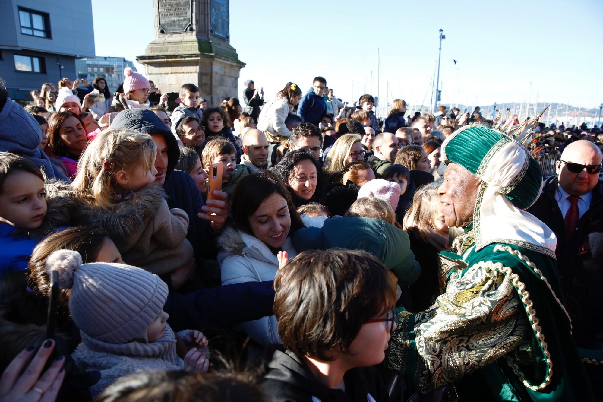 Así ha sido la llegada de los Reyes Magos a Gijón