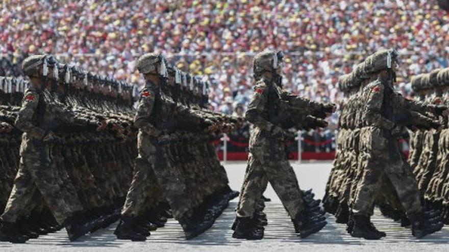 China exhibe músculo militar