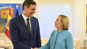 Pedro Sánchez y Hillary Clinton se reúnen en el Palacio de la Moncloa
