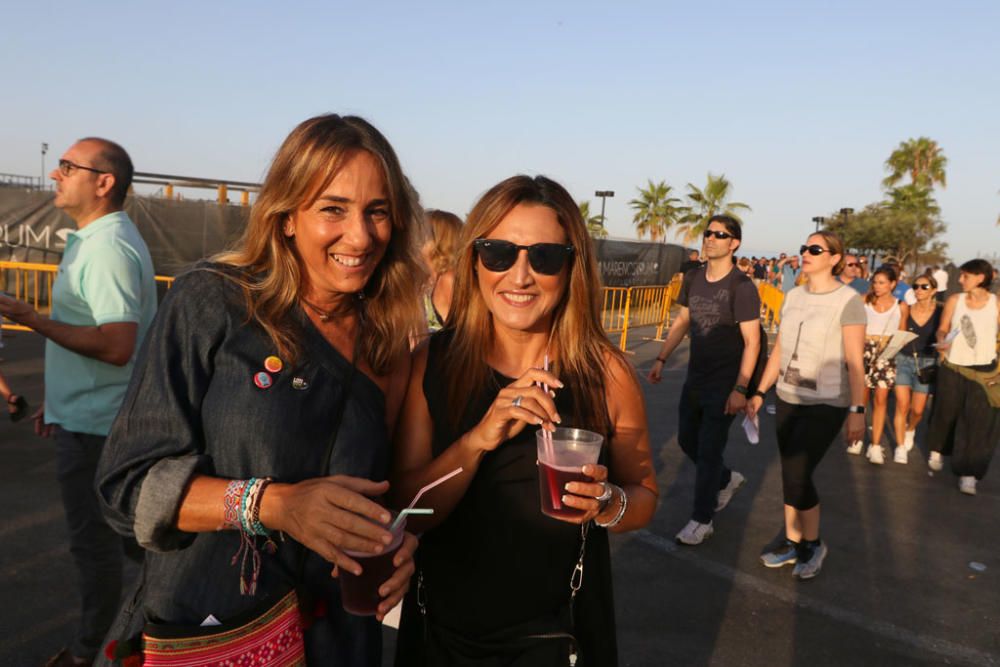 Gran expectación ante el único concierto de Jennifer Lopez en España. Se han formado largas colas hasta la apertura de las puertas del recinto del Marenostrum Castle Park, escenario del concierto.