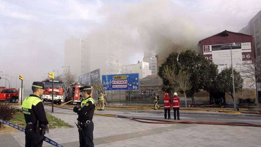 Arde una casa abandonada y okupada en el barrio de Delicias