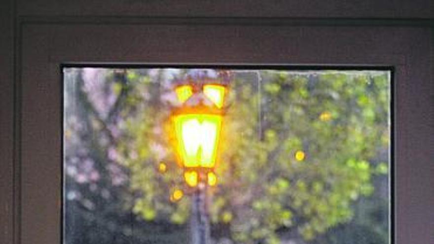 José María Ezquiaga, en una ventana de la sede del Colegio de Arquitectos.