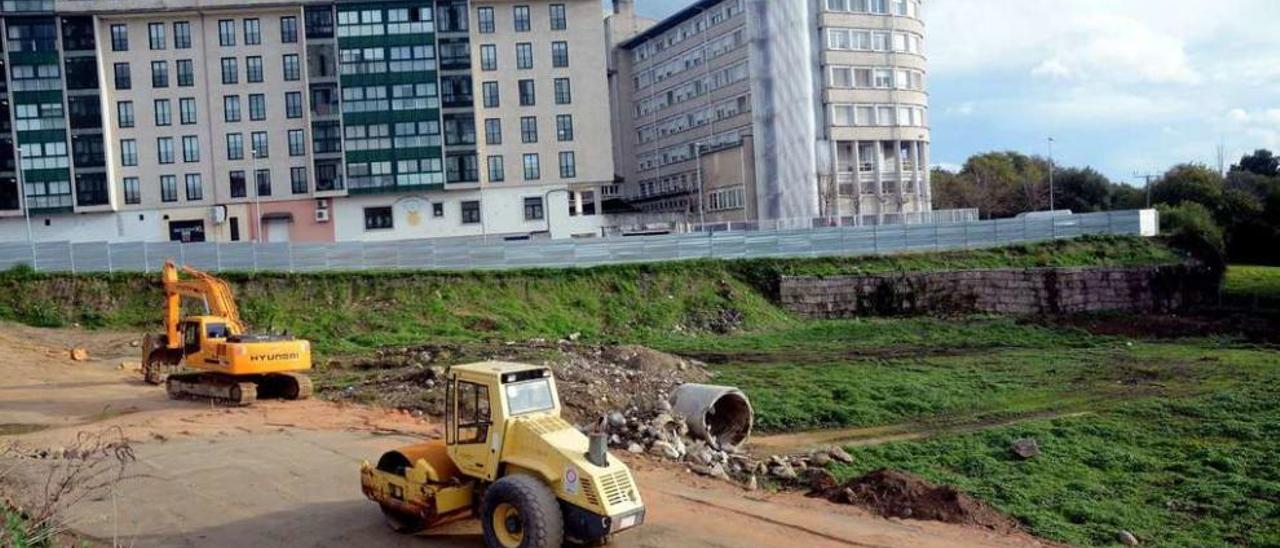 Las obras para construir el nuevo edificio judicial de A Parda apenas han avanzado en el último mes. // Rafa Vázquez