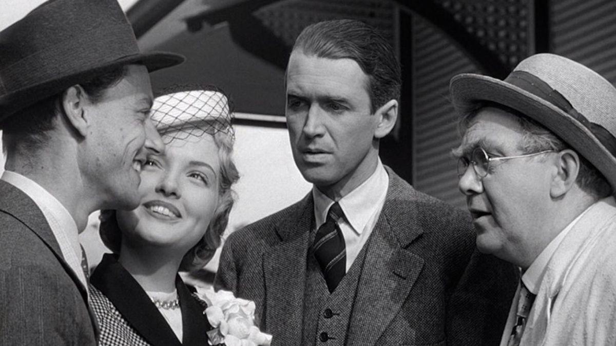 Virginia Patton y James Stewart, en el centro de un fotgrama de la película ’¡Qué bello es vivir!’.