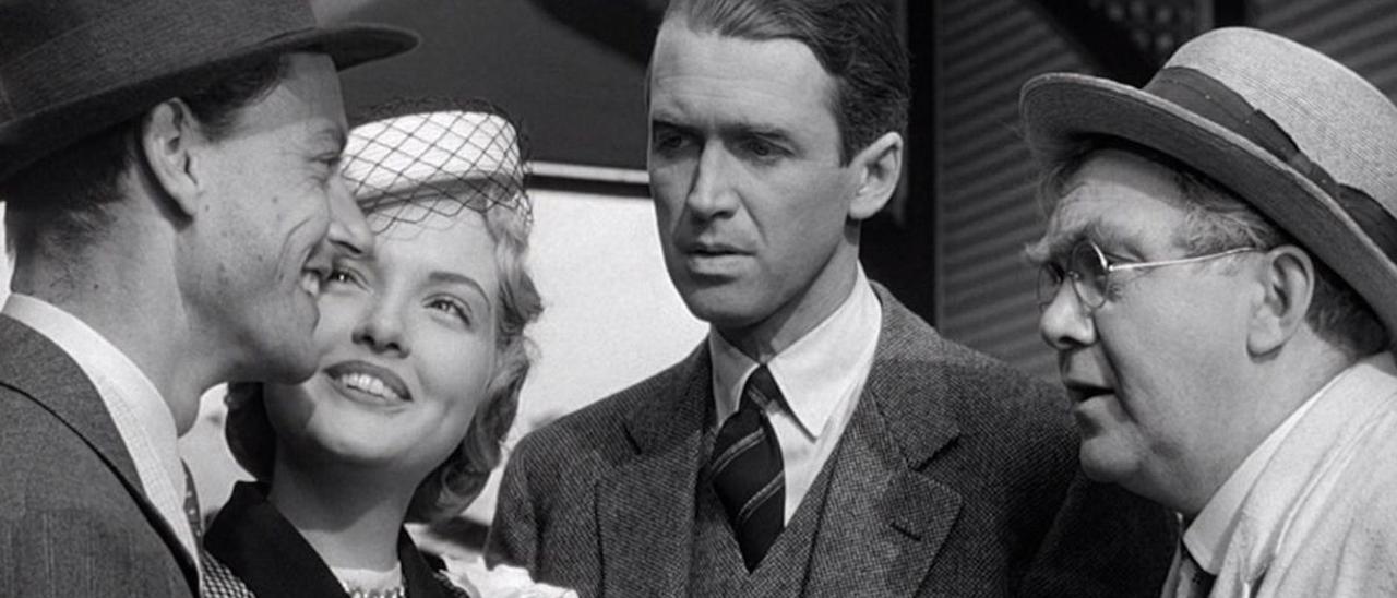 Virginia Patton y James Stewart, en el centro de un fotgrama de la película ’¡Qué bello es vivir!’.