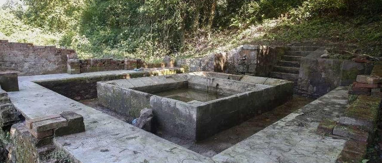 La fuente de La Plata, tras una limpieza realizada por vecinos y voluntarios.