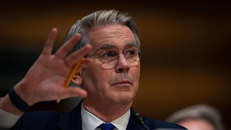 El secretario del Tesoro de EEUU arremete contra el Gobierno español por "poner en riesgo" las vidas de estadounidenses