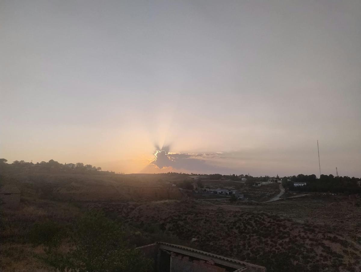 Vista que se tenía desde Teruel del eclipse total de sol en el momento en el que la nube lo tapaba.