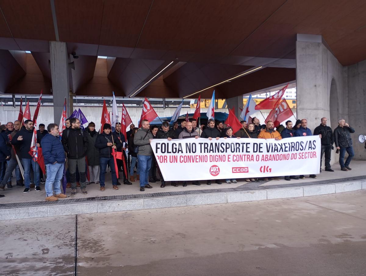 O persoal do transporte de viaxeiros manifestouse este venres en Santiago