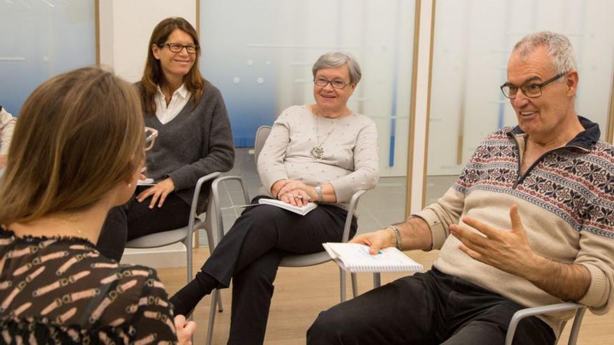 Participantes en un taller de la Escuela de Cuidadores de la Fundación  ”la Caixa”.