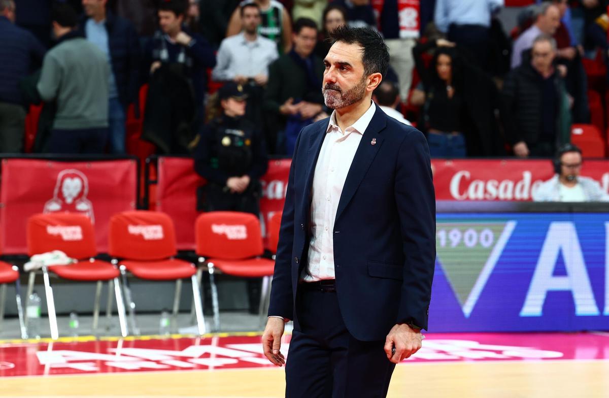 Jesús Ramírez se marcha a vestuarios con cara de circunstancias tras la derrota de este sábado contra el Asisa Joventut.