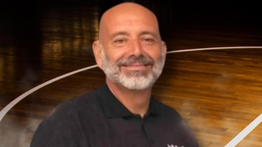El entrenador internacional Migue Cuesta imparte en Xeraco un clínic para técnicos de formación