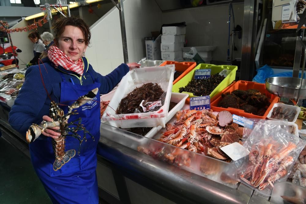 Percebes que alcanzan los 120 euros el kilo, cigalas, centollas, lubrigantes...