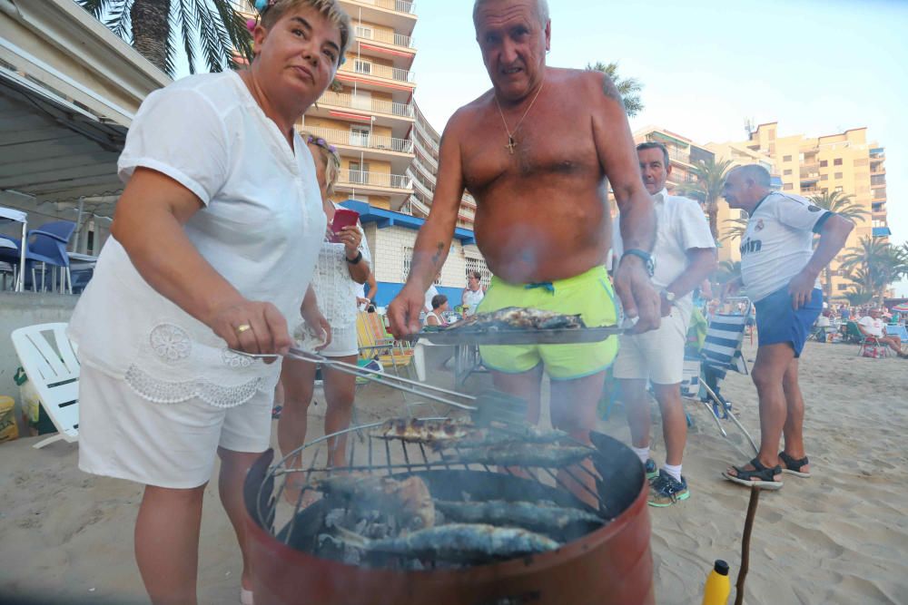 En Torrevieja el Ayuntamiento cooperó con la realización de hogueras mientras que los ayuntamientos de Pilar y Guardamar las prohibieron