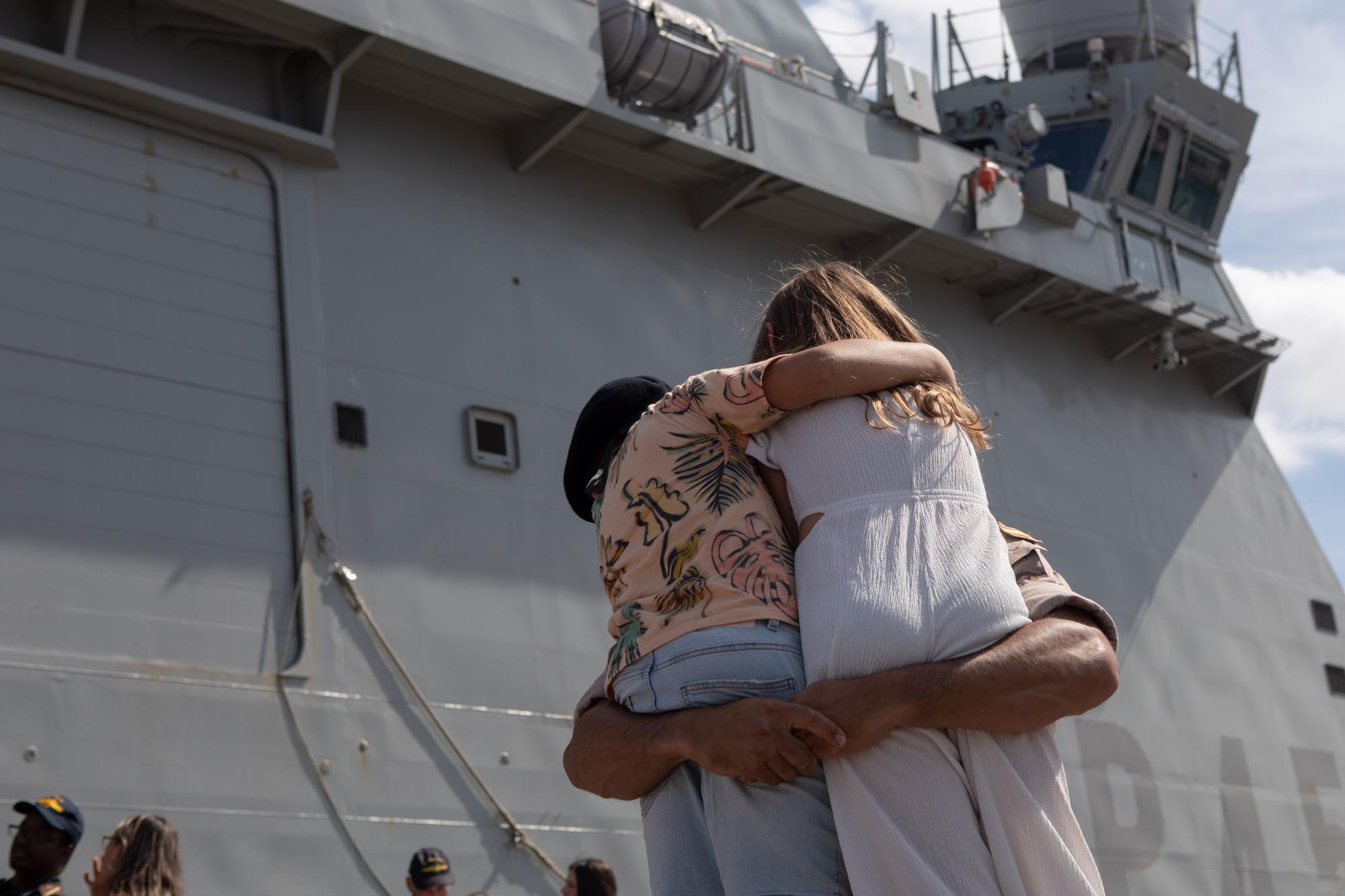 Las imágenes del regreso a Cartagena del BAM 'Audaz' de la Armada tras cinco meses en el Golfo de Guinea