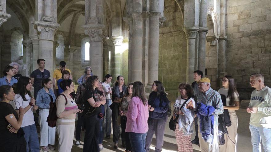Viarum Dezae reúne a treinta personas en su visita a Carboeiro