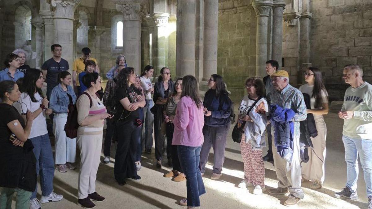 Viarum Dezae reúne a treinta personas en su visita a Carboeiro
