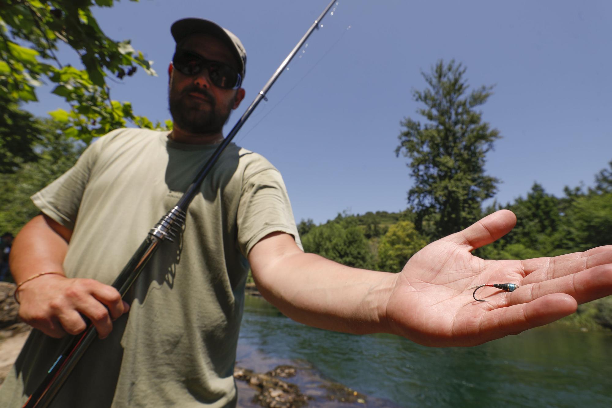 Temporada del salmón en Asturias: último día de pesca con cebo