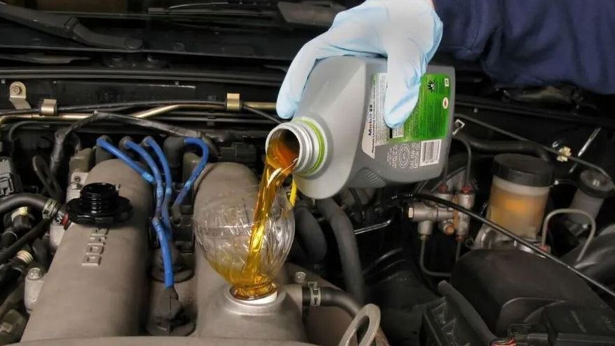 ¿Cada cuántos kilómetros debes cambiar el aceite de tu coche? Todo lo que debes saber sobre el cambio de aceite