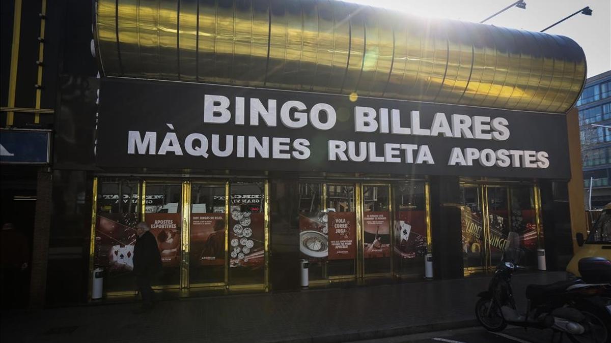 Barcelona (Barcelones) 17 02 2017   Sociedad    Fachada de Bingo Billares de la Gran Via  a la altura de la calle Napols      FOTO DANNY CAMINAL