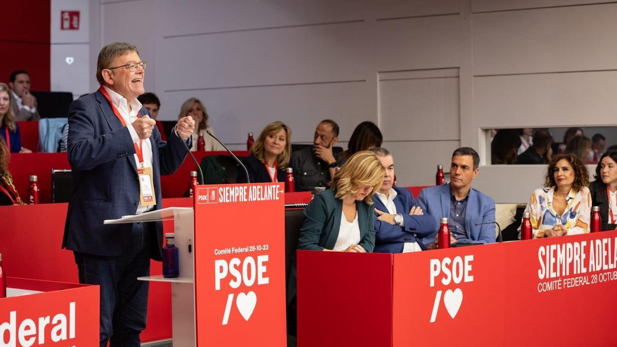 Ximo Puig interviene en el Comité Federal y defiende las negociaciones de Pedro Sánchez.