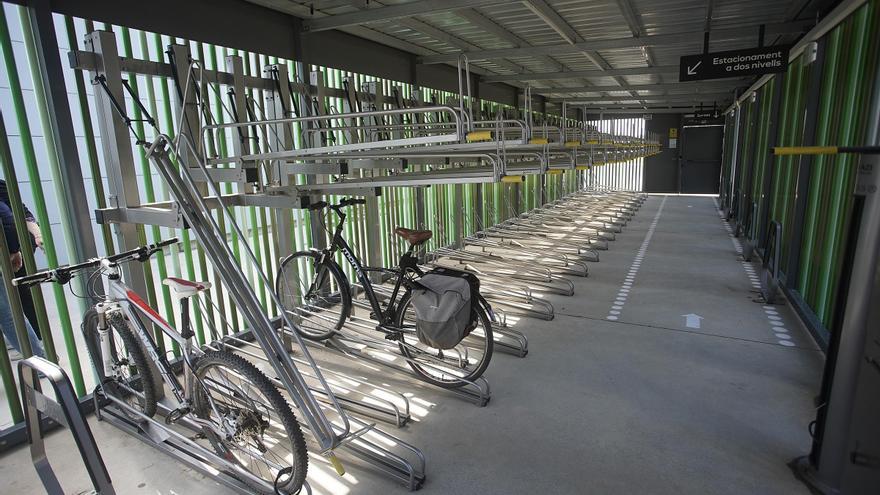 El primer aparcament tancat i vigilat per a bicicletes de Girona obre avui i serà gratuït