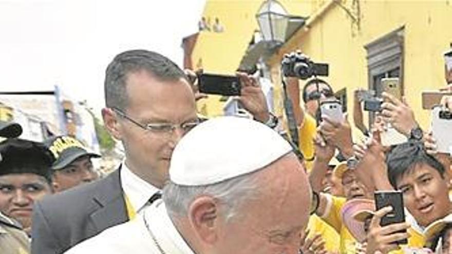 El Papa llama a luchar contra la plaga del feminicidio