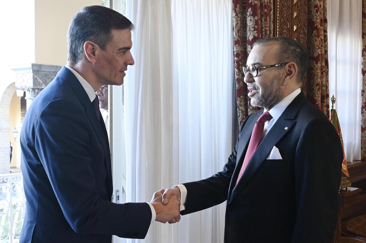 El presidente Pedro Sánchez y el rey Mohamed VI.