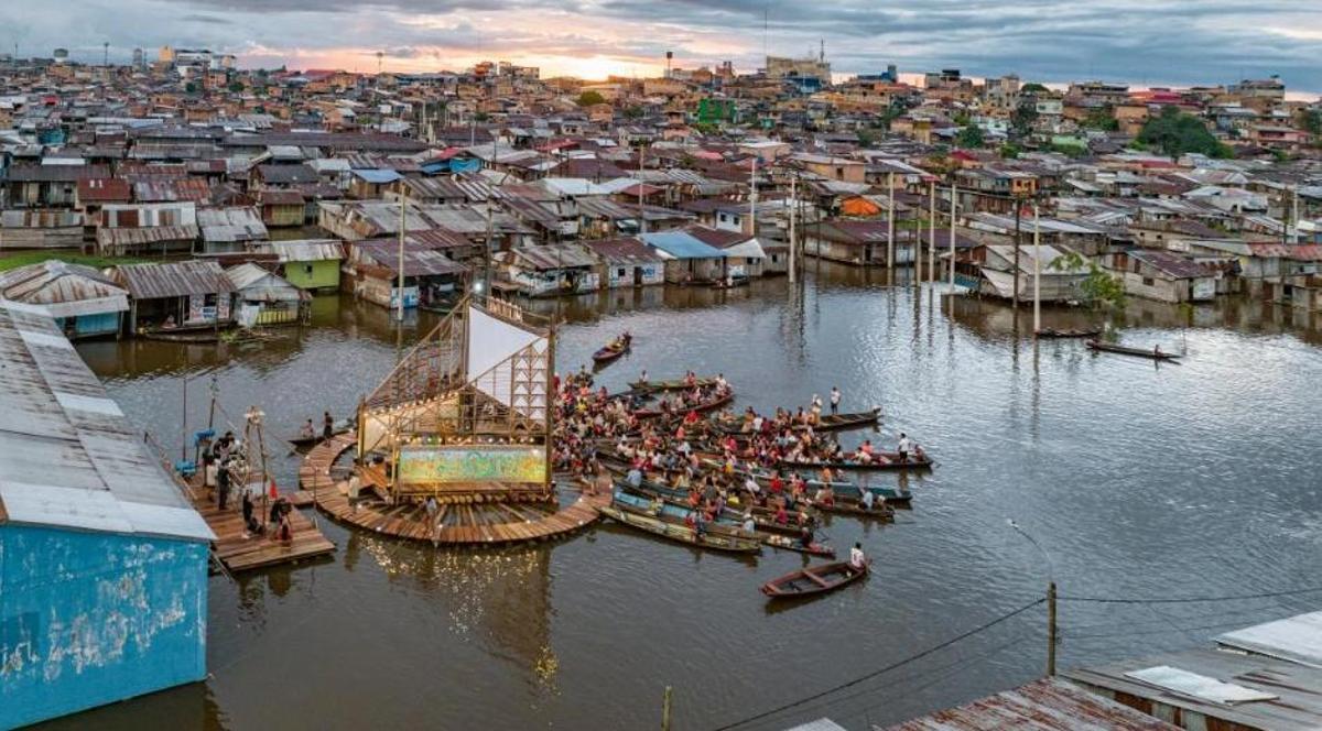 Escenario Flotante Principal de Muyunafest 2025 en Iquitos, Perú