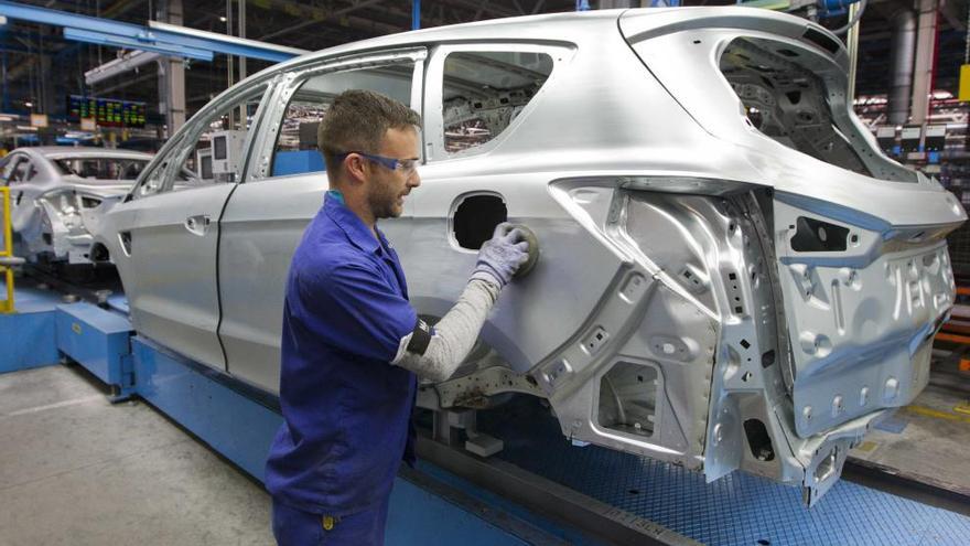 Trabajador de Ford en la factoria de Almussafes.