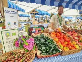 Viaje al interior de Fapea: un recorrido por la gran carpa de productos ecológicos de Llanera