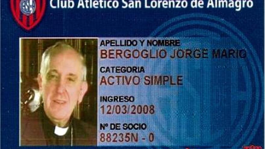 Un carnet de soci que el club va regalar a Bergoglio coincidint amb el centenari de San Lorenzo.
