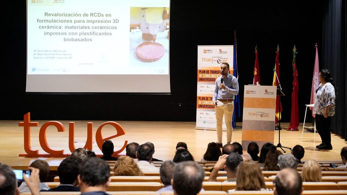 Entrega de premios en el salón de actos Escuela Politécnica de Zamora.
