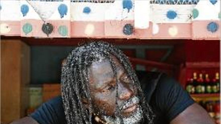 Tiken J. Fakoli portarà a Sant Joan de les Abadesses el seu reggae africà.