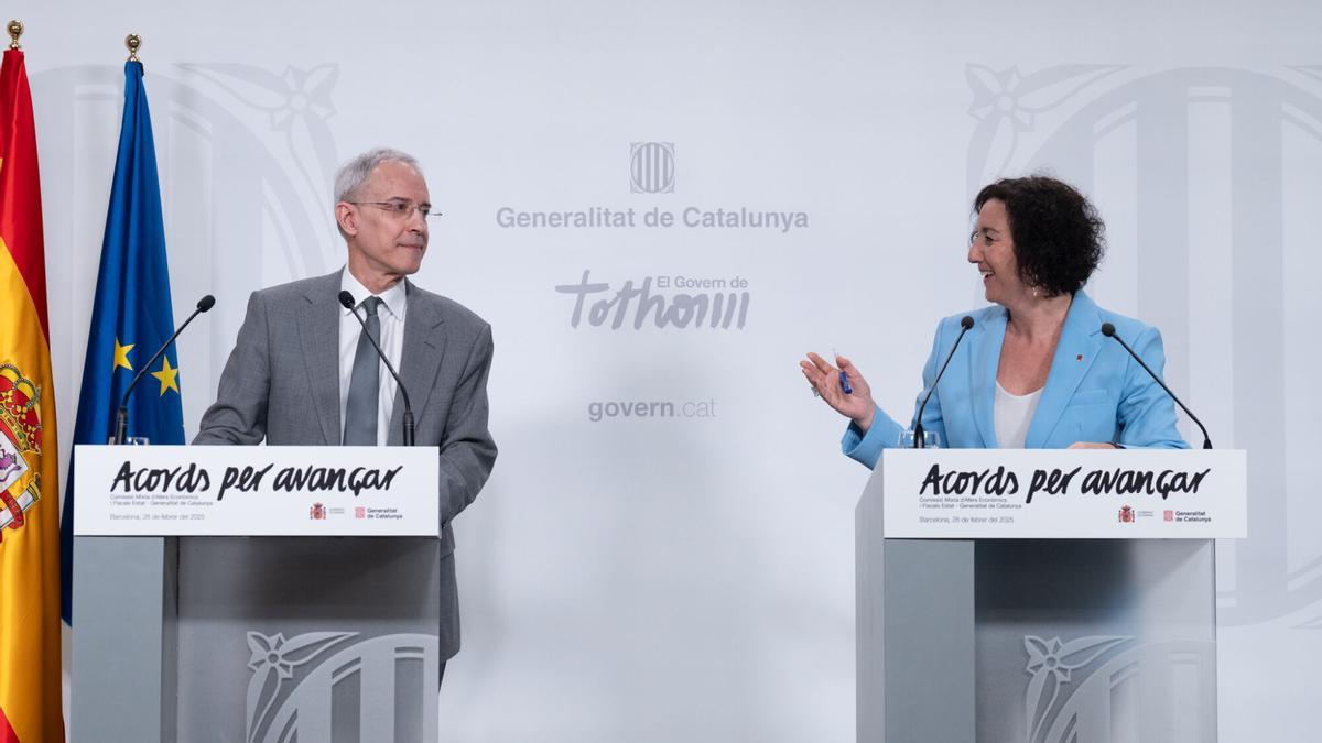 La consellera, Alícia Romero, y el secretario de Estado, Jesús Gascón, intervienen durante la rueda de prensa tras la Comisión de Asuntos Económicos y Fiscales, en la Generalitat de Cataluña, a 28 de febrero de 2025, en Barcelona, Cataluña (España). 28 FEBRERO 2025;CATALUÑA;ASUNTOS ECONÓMICOS;FISCALES;GENERALITAT;COMISIÓN David Zorrakino / Europa Press 28/02/2025. ALICIA ROMERO;JESÚS GASCÓN;David Zorrakino
