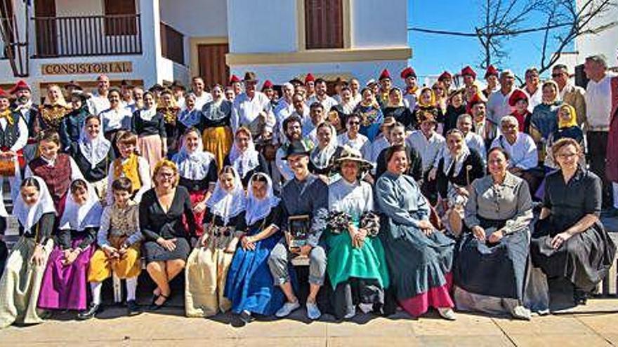 Folclore bajo el sol en Formentera