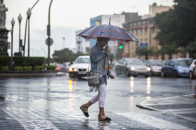 19.10.18. Las Palmas de Gran Canaria. Persistentes lluvias en la capital. Foto Quique Curbelo  | 19/10/2018 | Fotógrafo: Quique Curbelo