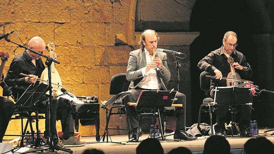 Carlos Núñez encandila en el patio de armas del castillo de Peñíscola