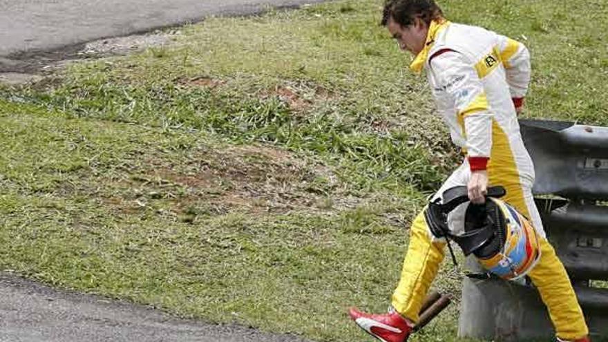 Alonso, tras abandonar en la última carrera disputada en Brasil